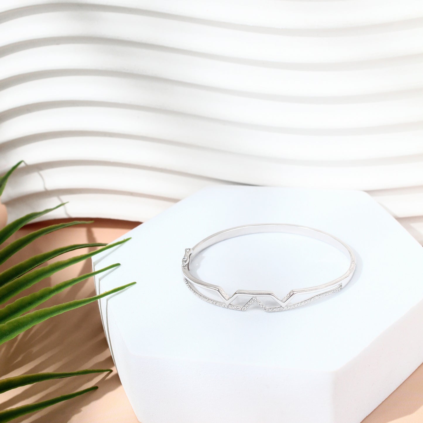 Geometric Elegance Bangle – 925 Sterling Silver